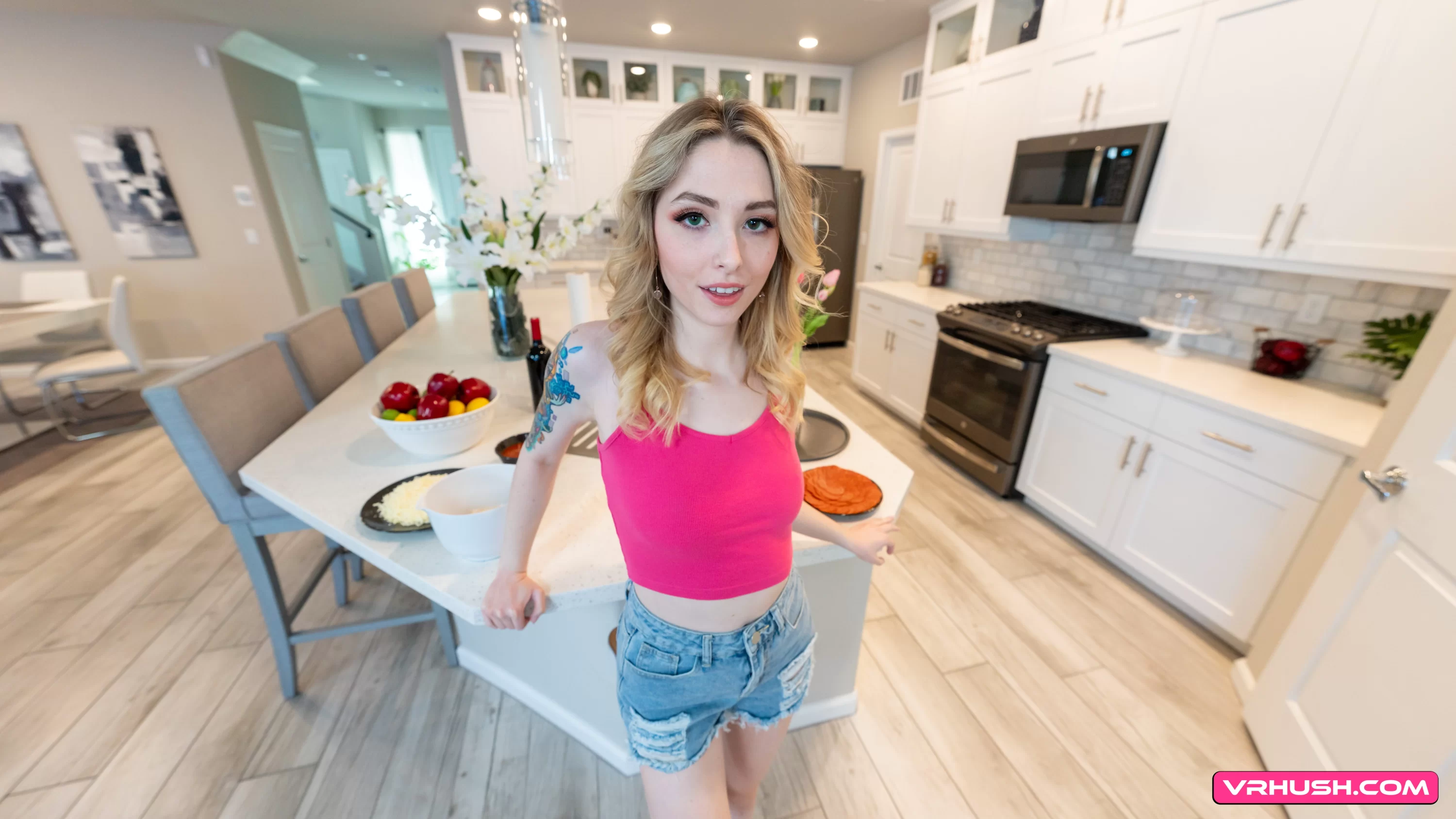 Ailee Anne & Mike Mancini on a Perfect Pizza Date 8K VR porn